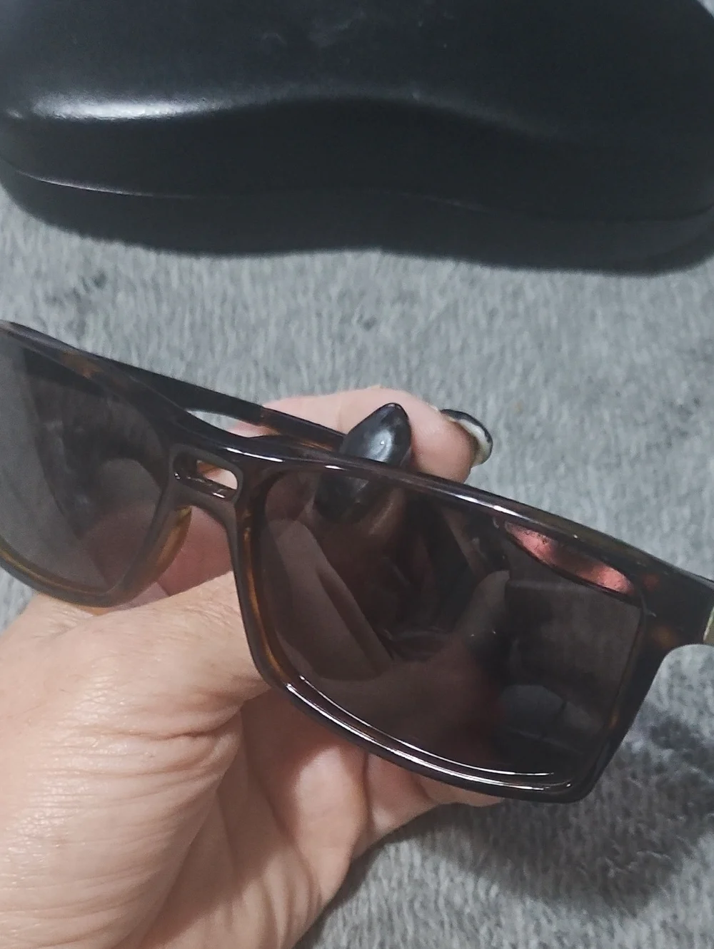 Gucci Model Number: GG 1588/S Unisex Designer Sunglasses